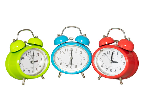 Wecker oval 9x7x12cm mit Batterie uni 3ass