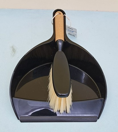 Bodenreinigung Schaufel und Wischer 22x33x9cm schwarz mit Birkenholzgriff