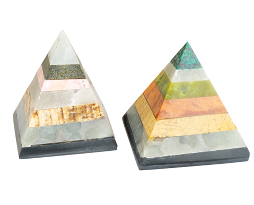 Pyramide Regenbogenberg 4.5x4.5x4cm aus Halbedelsteinen PERU Handarbeit