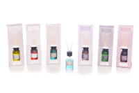 Raumduft Diffuser Lavendel, Moschus, Talkum, Vanille, Zitrone-Zimt, Granatapfel 30ml Hca14cm 6ass